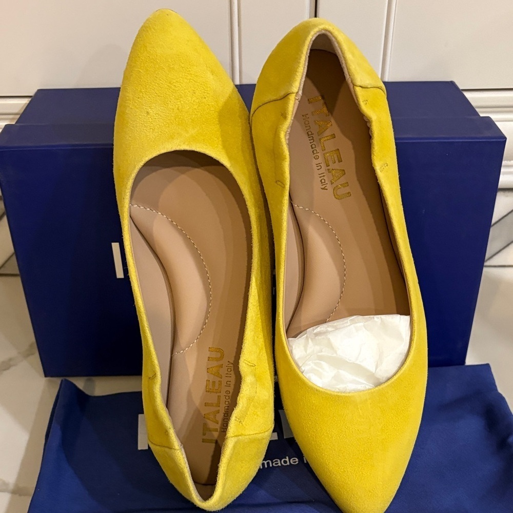 Italeau Yellow Suede Flats - Picture 9 of 10